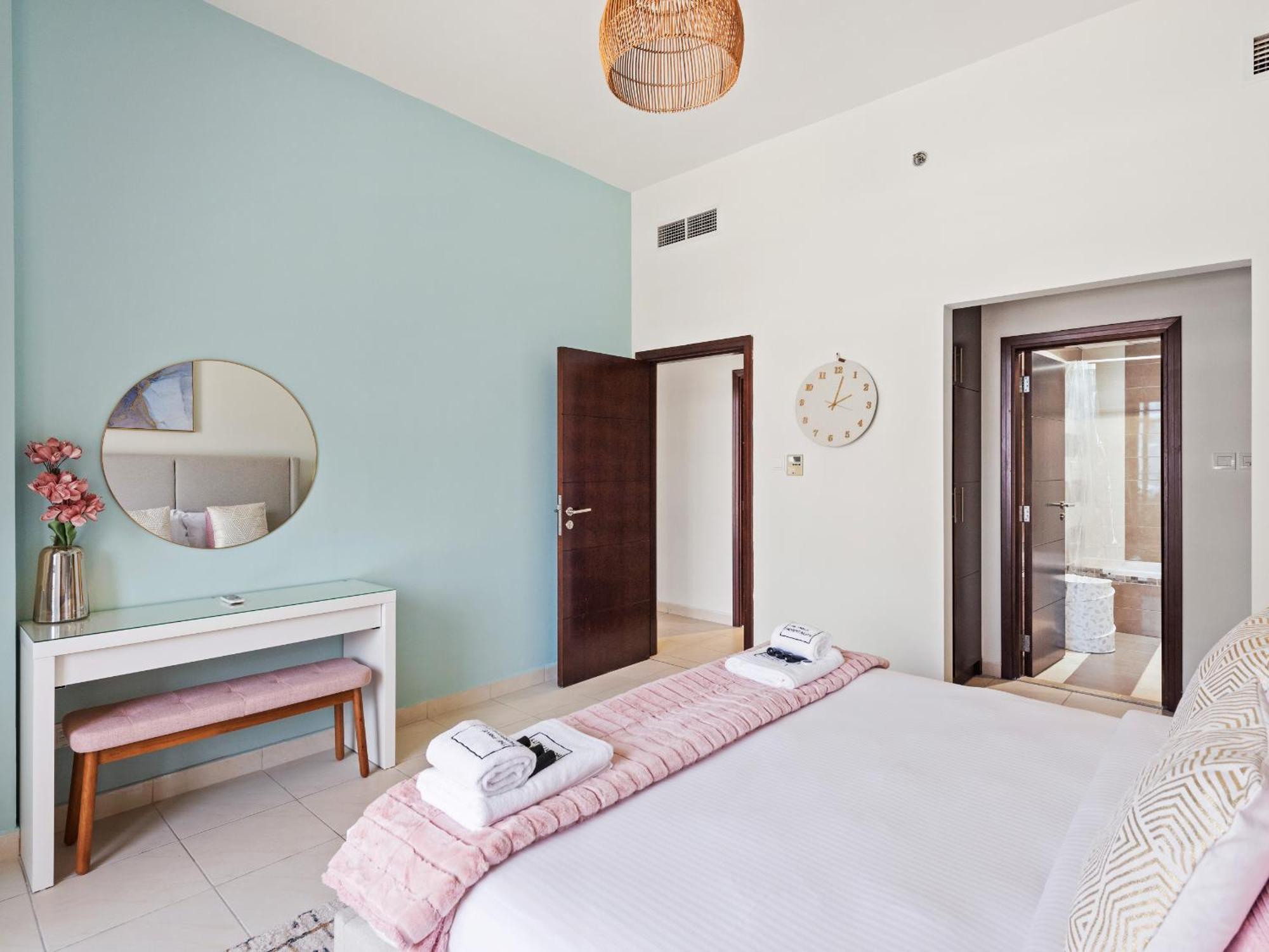 Fresh & Stylish 2br In La Fontana Apartment *