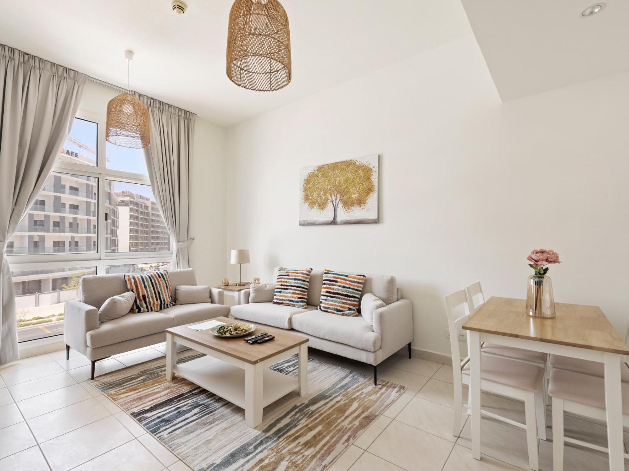 Fresh & Stylish 2br In La Fontana * Dubai
